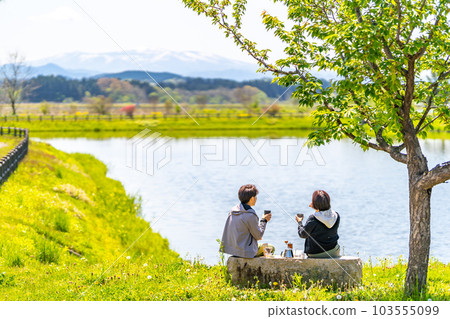 A couple taking a coffee break Park Lake 103555099