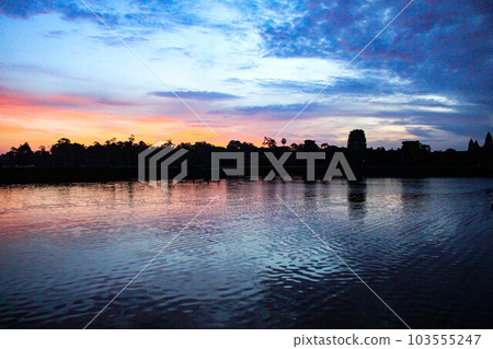 [Siem Reap] Sunrise at Angkor Wat 103555247