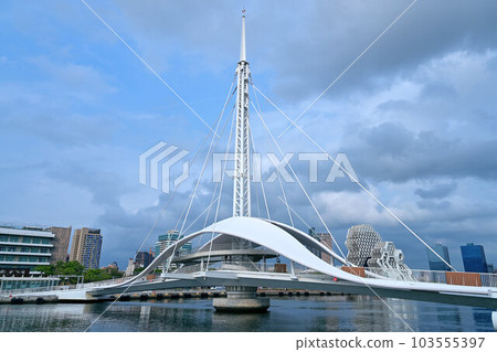 Kaohsiung, Taiwan - April 20, 2023: Dagang Bridge (Great Harbor Bridge) in Kaohsiung Harbor. 103555397
