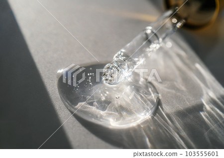 The texture of the serum or oil on an emerald background. 103555601