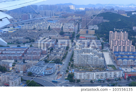 中國大連,高層住宅密集(從客機上拍攝) 中國大連,高層住宅密集(從客機上拍攝) 103556135