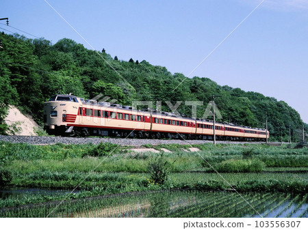 The Limited Express Hatsukari runs near Okunakayama Station on the Tohoku Main Line. The Limited Express Hatsukari runs near Okunakayama Station on the Tohoku Main Line. 103556307