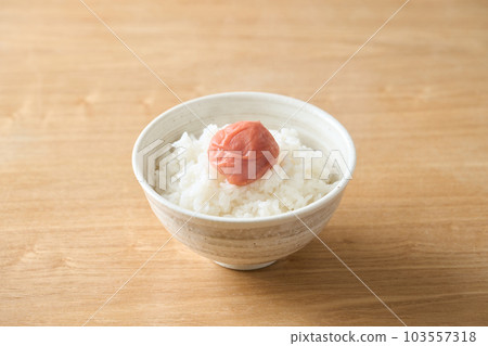 Freshly cooked rice topped with umeboshi Freshly cooked rice topped with umeboshi 103557318