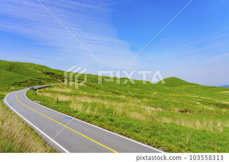 Driving route "Aso Panorama Line" where you can experience the majestic grasslands of Aso 103558313