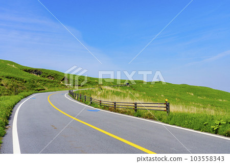 Driving route "Aso Panorama Line" where you can experience the majestic grasslands of Aso 103558343