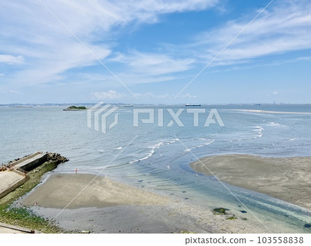 富津岬_從富津岬望去的挖蛤季節落潮時的東京灣沙灘 103558838