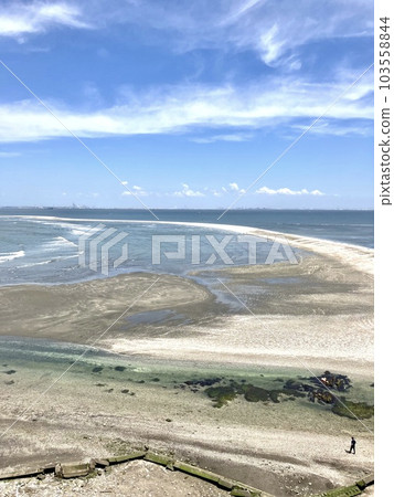 Cape Futtsu_Tokyo Bay sandy beach at ebb tide during clam digging season seen from Cape Futtsu 103558844