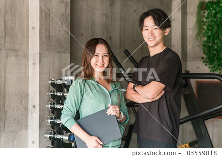 男女教練、私人教練和在體育館工作的員工 男女教練、私人教練和在體育館工作的員工 103559018
