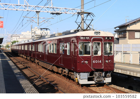 阪急箕麵線 6000 系列列車在櫻井站停靠 103559582