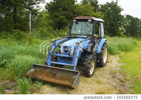 Tractor machine stopped in a green field 103560375