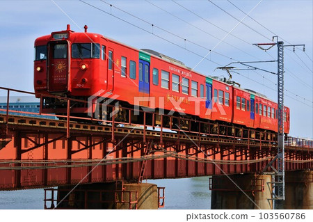 [JR九州]713系～Sunshine宮崎～（日豐本線：宮崎～南宮崎/大淀川鐵道橋） 103560786
