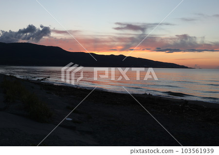 Hokkaido beach sunset 103561939
