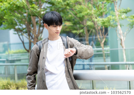 檢查時間的社會一員 商務休閒 檢查時間的社會一員 商務休閒 103562570