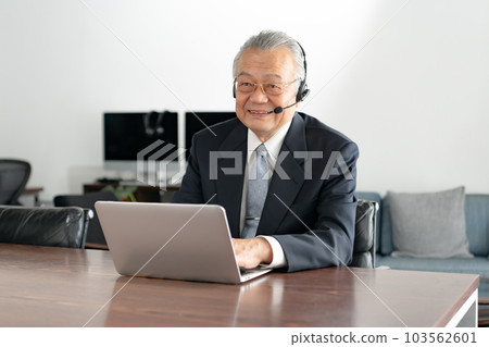 Business senior headset online 103562601