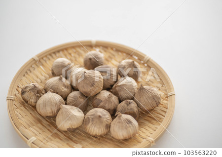 Fatigue Recovery A Piece of Black Garlic Fatigue Recovery A Piece of Black Garlic 103563220