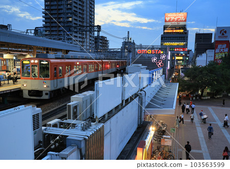 Hanshin 8000 series train arriving at Amagasaki station in the evening 103563599