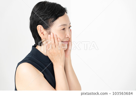 Beauty women moisture feeling Beauty women moisture feeling 103563684