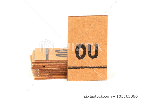 Stack of letters from a very old letterbox used to teach children - Letters ou 103565366