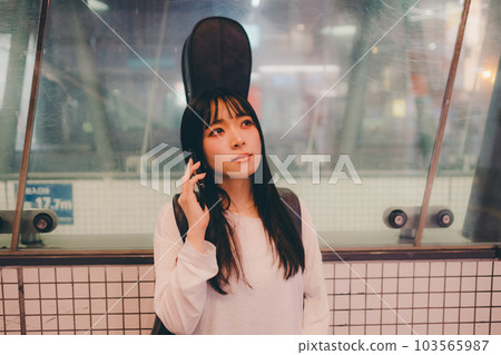 Young woman having a meeting 103565987