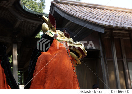 Tottori Four season walk Spring Inuyama Shrine 103566688