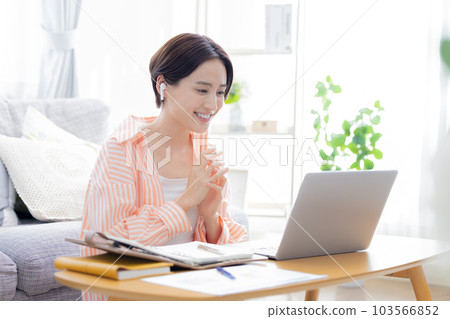 Business woman participating in an online meeting at home 103566852