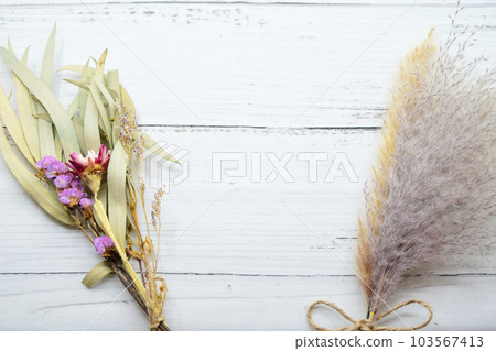 復古花束和兩端蓬鬆的花束 復古花束和兩端蓬鬆的花束 103567413
