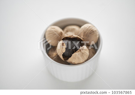Fatigue recovery piece of black garlic Fatigue recovery piece of black garlic 103567865