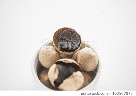 Fatigue recovery piece of black garlic 103567873