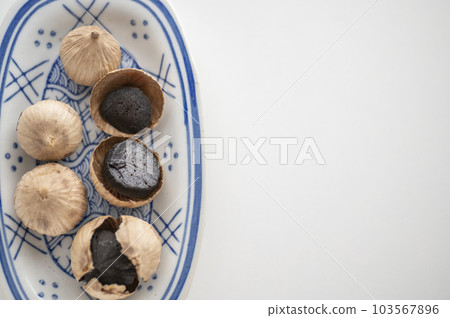 Fatigue recovery piece of black garlic 103567896