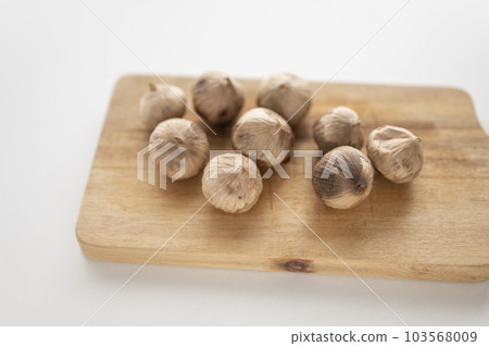 Fatigue recovery piece of black garlic 103568009