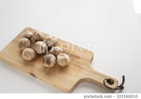 Fatigue recovery piece of black garlic 103568010