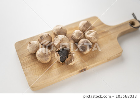 Fatigue recovery piece of black garlic Fatigue recovery piece of black garlic 103568038