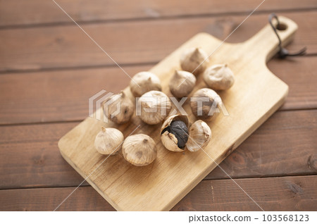 Fatigue recovery piece of black garlic Fatigue recovery piece of black garlic 103568123