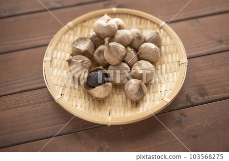 Fatigue recovery piece of black garlic Fatigue recovery piece of black garlic 103568275
