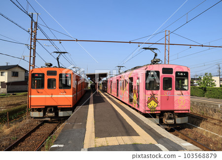 Ichibata Electric Railway 1000 系列列車在川戶站排隊 103568879