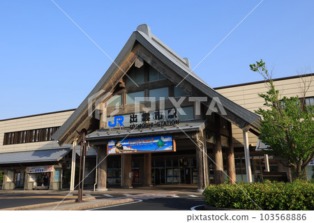 San'in Main Line Station building at Izumoshi Station 103568886