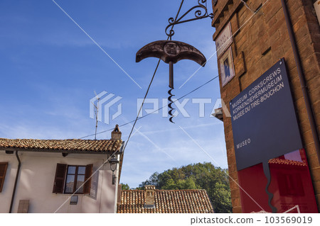 Castle and town in Barolo, Langhe region, Piedmont, Italy Castle and town in Barolo, Langhe region, Piedmont, Italy 103569019