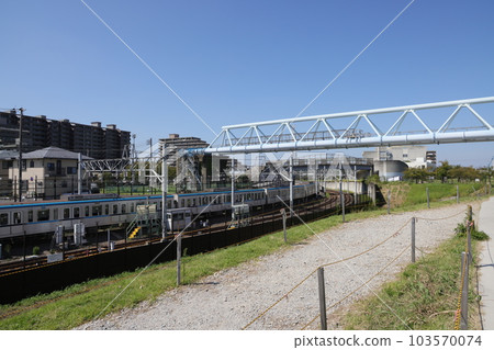 千葉縣市川市妙電橫跨江戶川的水管橋與東京地鐵引入線的風景 千葉縣市川市妙電橫跨江戶川的水管橋與東京地鐵引入線的風景 103570074