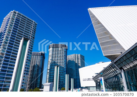 High-rise condominiums in Yokohama Minato Mirai area (Yokohama City, Kanagawa Prefecture) High-rise condominiums in Yokohama Minato Mirai area (Yokohama City, Kanagawa Prefecture) 103570870