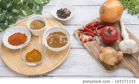 香料咖哩形象│香菜、小茴香、辣椒、薑黃 103571335