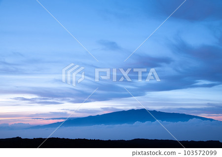 Mauna Kea at sunset on the Big Island of Hawaii Mauna Kea at sunset on the Big Island of Hawaii 103572099