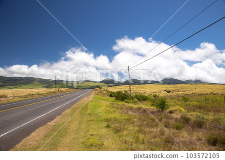 夏威夷島天空和道路 103572105
