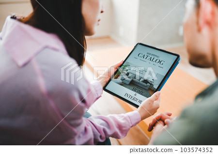 Male / female communication 103574352