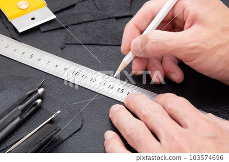 Leather craft cutting (drawing lines) Leather craft cutting (drawing lines) 103574696