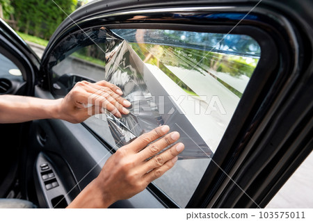 Car side window film removal and tinting installation Car side window film removal and tinting installation 103575011