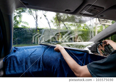 Car side window film removal and tinting installation 103575030