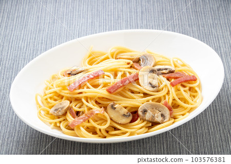 Salami sausage and mushroom pasta (spaghetti). Salami sausage and mushroom pasta (spaghetti). 103576381