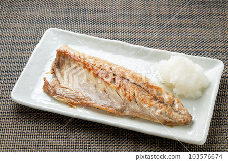 鹽烤鯖魚。 鹽烤鯖魚。 103576674