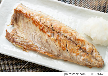 鹽烤鯖魚。 鹽烤鯖魚。 103576675