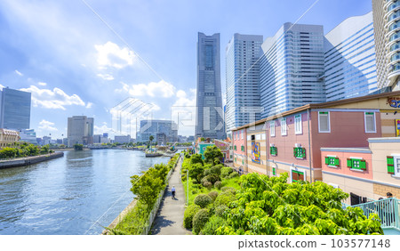 橫濱港未來地標塔、皇后廣場和橫濱宇宙世界的城市景觀 橫濱港未來地標塔、皇后廣場和橫濱宇宙世界的城市景觀 103577148